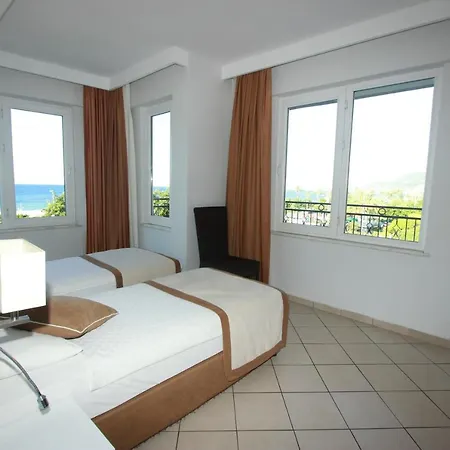 מלון דירות Havana 4*