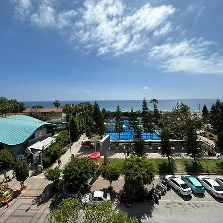 מלון דירות Havana 4*